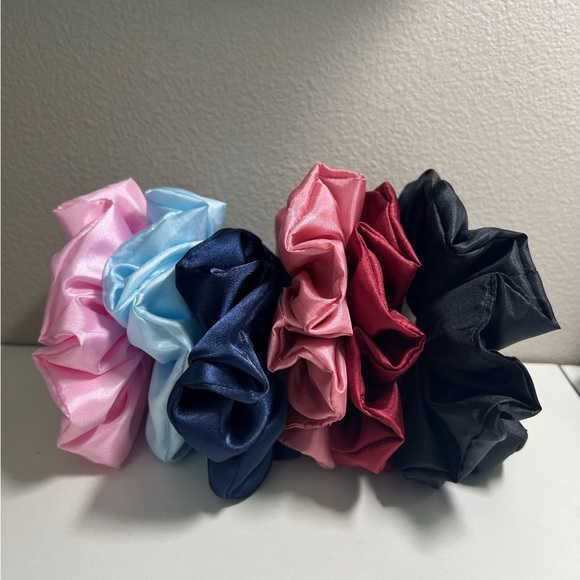 *NEW* 6 Pack of handmade multi-colored scrunchies - Picture 2 of 7